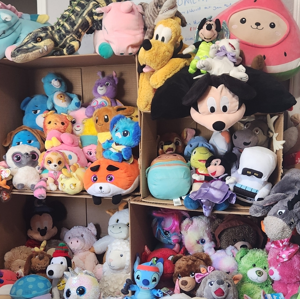 Plushie "Adoption" Shows! Let's find them all homes!